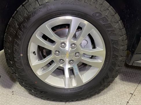 Used 2018 Chevrolet Suburban LT image 17