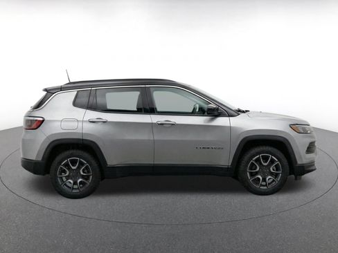 Used 2025 Jeep Compass Trailhawk AWD/4WD image 10