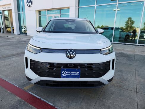 New 2026 Volkswagen Tiguan SE image 2