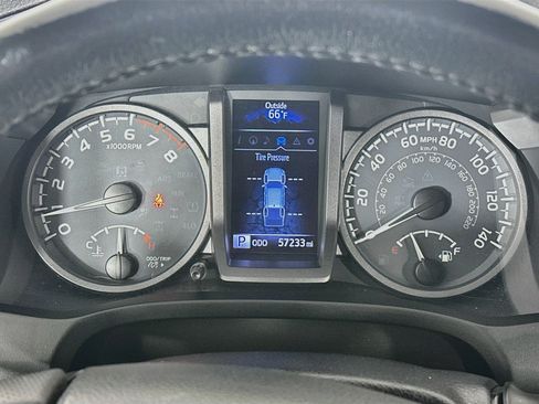 Used 2017 Toyota Tacoma TRD Sport w/ Tow Package (A/T) AWD/4WD image 19