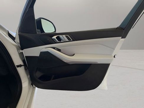 Used 2024 BMW X7 xDrive40i w/ M Sport Package image 41