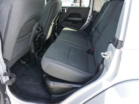 Used 2024 Jeep Wrangler Unlimited Sahara AWD/4WD image 18