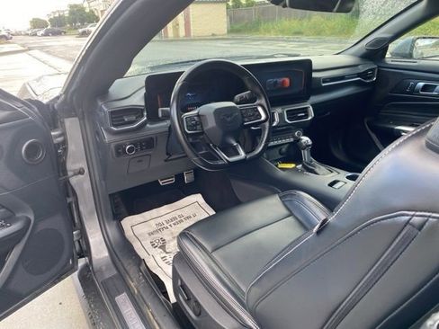 Used 2025 Ford Mustang Premium image 8