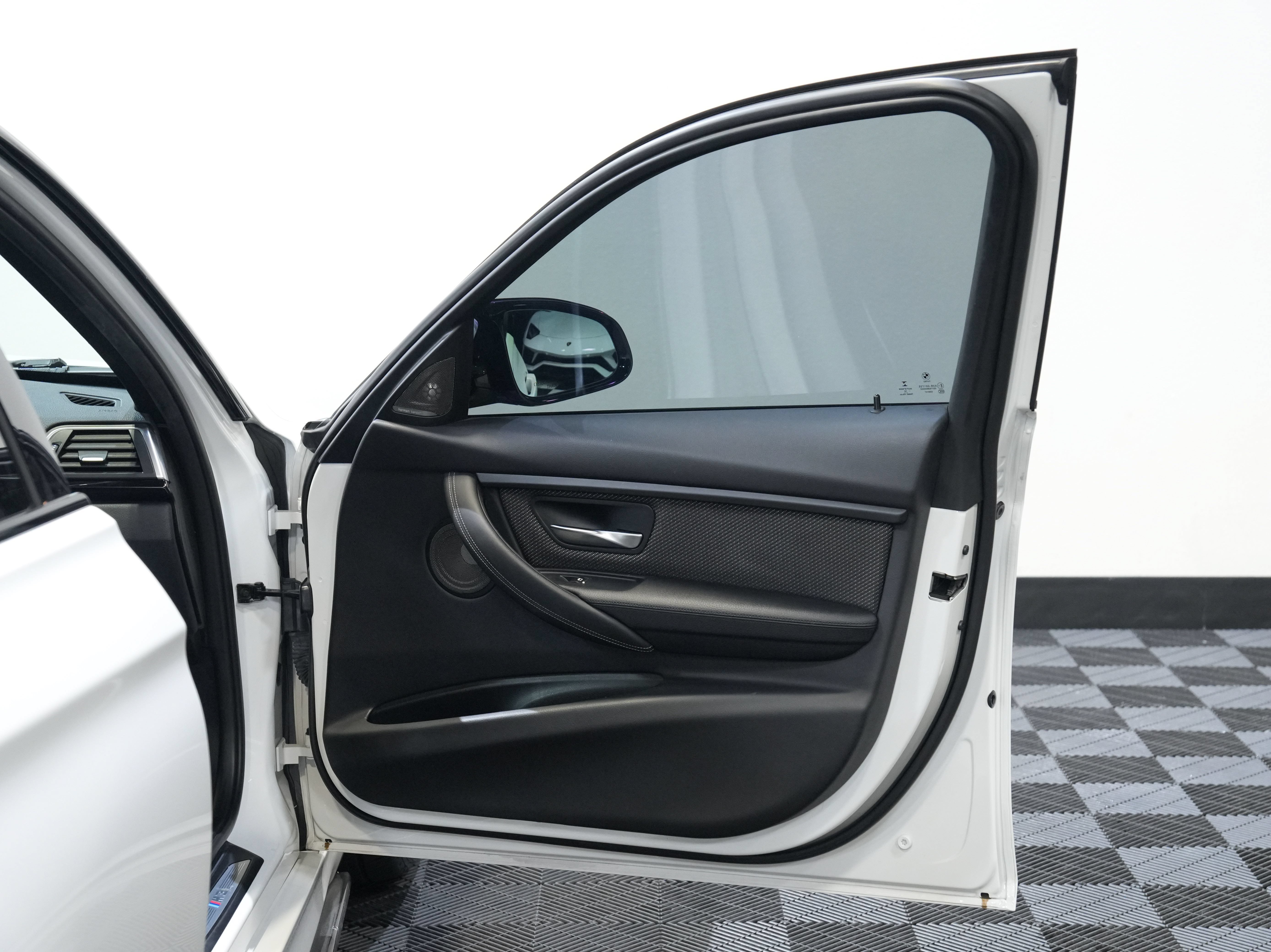 Used 2017 BMW M3 RWD image 24