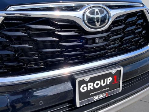 Used 2021 Toyota Highlander Platinum FWD image 29