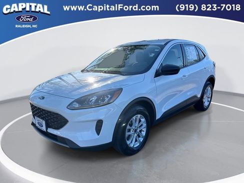 Used 2022 Ford Escape SE image 1