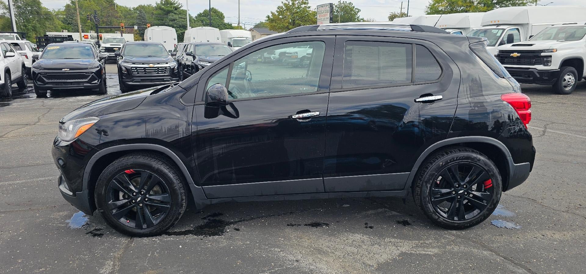 Used 2018 Chevrolet Trax LT w/ Sun & Sound Package FWD image 4