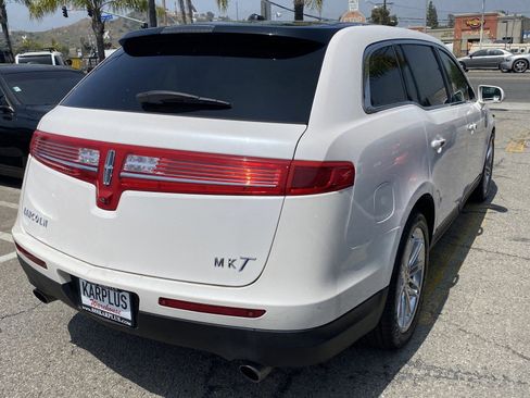 Used 2019 Lincoln MKT AWD image 7