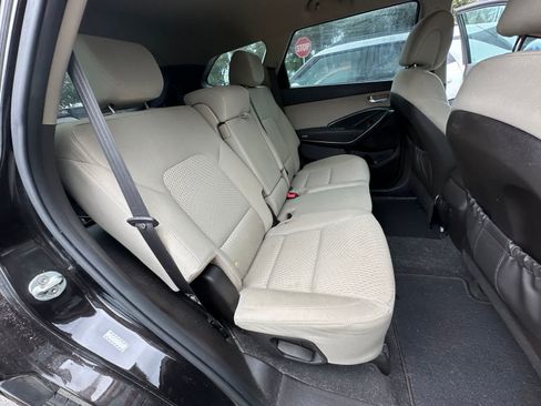 Used 2017 Hyundai Santa Fe SE FWD image 14