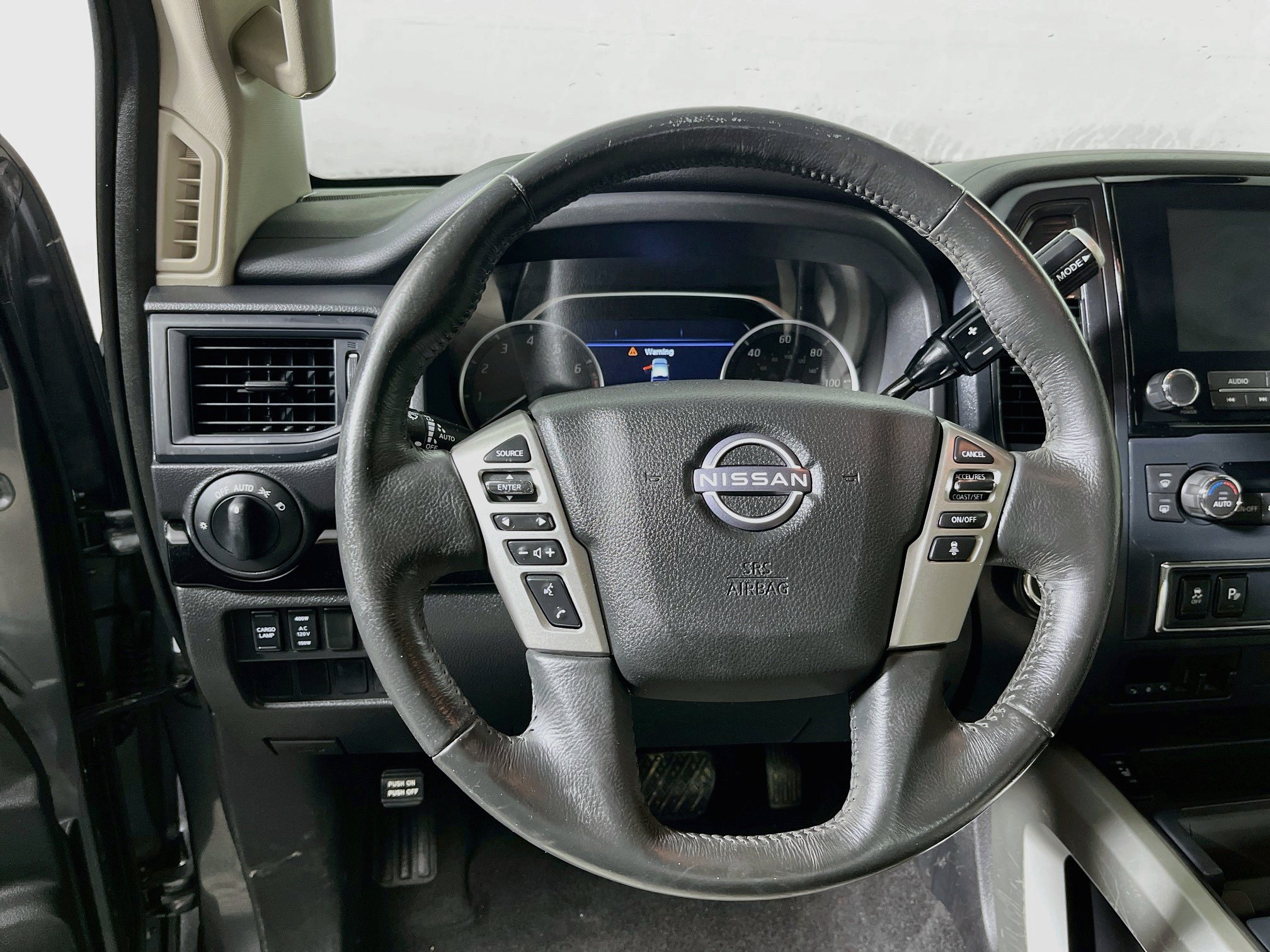 Used 2023 Nissan Titan SV w/ SV Convenience Package RWD image 15