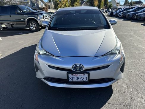 Used 2018 Toyota Prius Two image 6