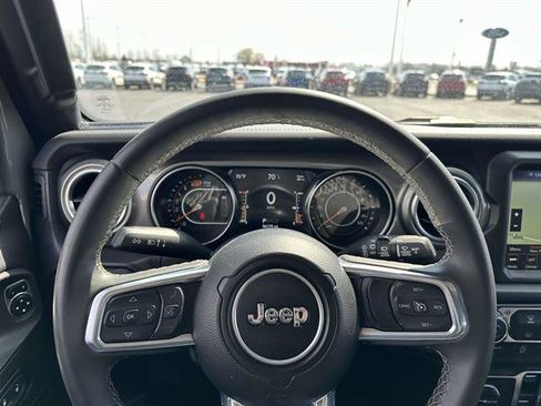 Used 2023 Jeep Wrangler Unlimited Sahara AWD/4WD image 16