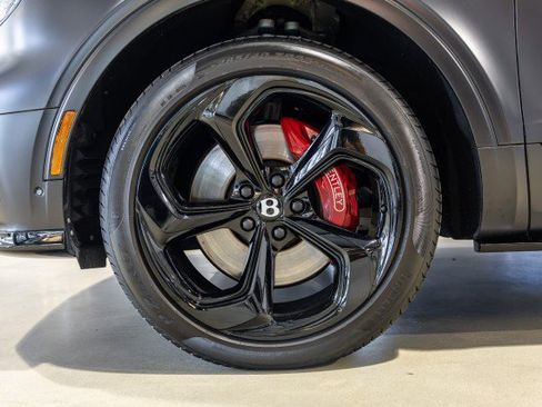 Used 2023 Bentley Bentayga AWD/4WD image 22