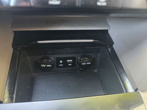 Used 2018 Hyundai Elantra SEL FWD image 38