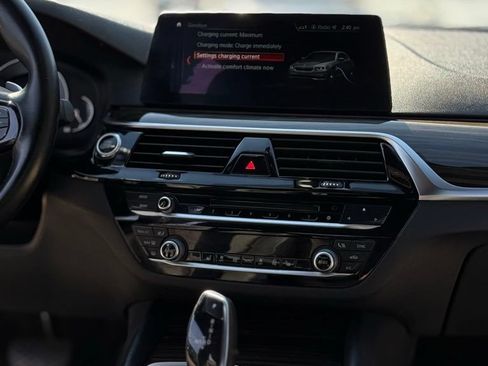 Used 2018 BMW 530e w/ Premium Package 2 RWD image 16