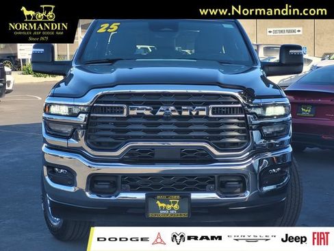 Used 2025 RAM 2500 Big Horn AWD/4WD image 2