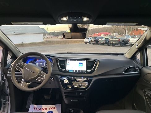 New 2026 Chrysler Voyager LX image 9