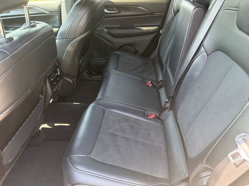 Used 2025 Jeep Grand Cherokee Altitude AWD/4WD image 20