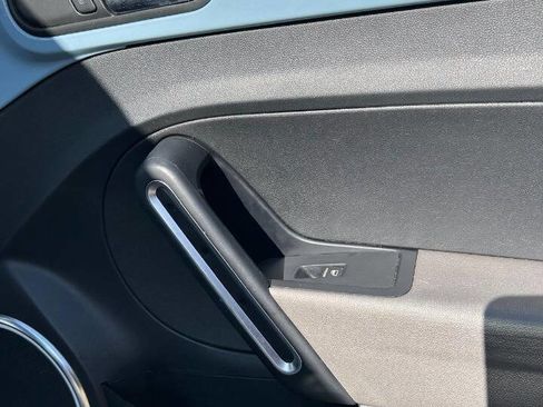 Used 2013 Volkswagen Beetle 2.5 image 36