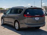 Used 2021 Chrysler Pacifica Touring-L image 5