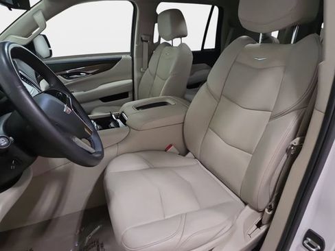 Used 2020 Cadillac Escalade Luxury AWD/4WD image 13