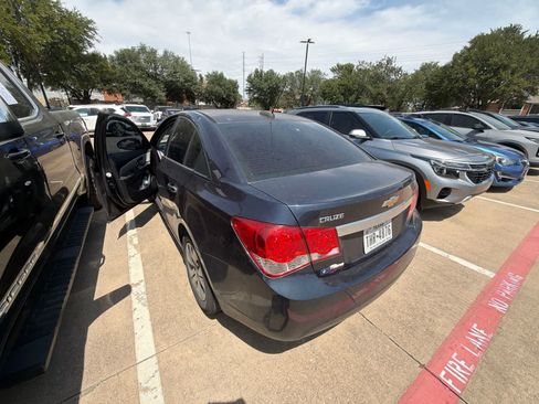 Used 2016 Chevrolet Cruze LS FWD image 2