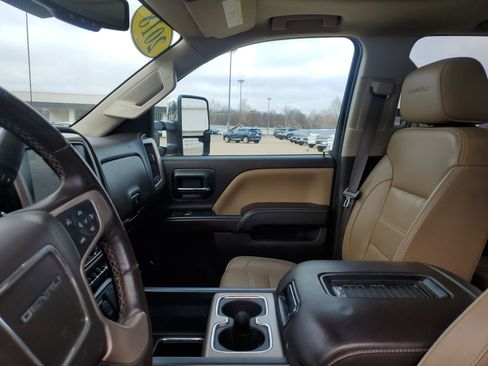 Used 2018 GMC Sierra 2500 Denali w/ Duramax Plus Package image 27