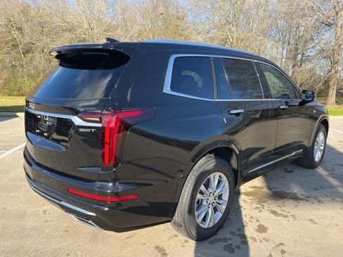 New 2025 Cadillac XT6 Luxury image 9