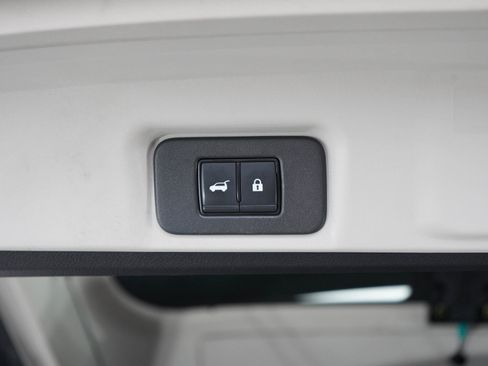 Used 2023 Nissan Ariya AWD image 18