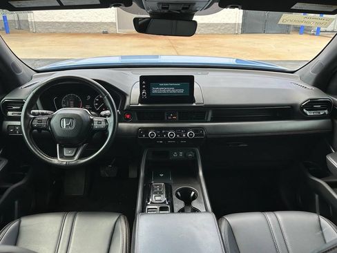 Used 2025 Honda Pilot TrailSport image 5