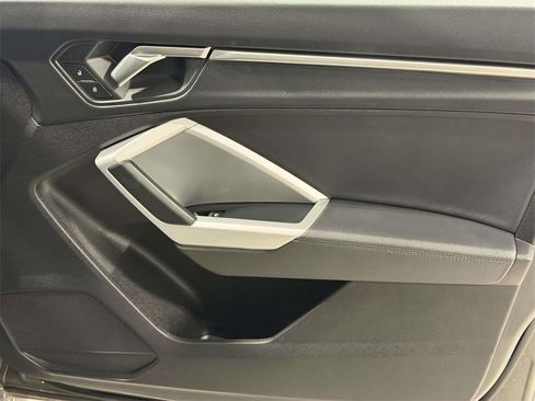 Used 2025 Audi Q3 2.0T Premium image 9