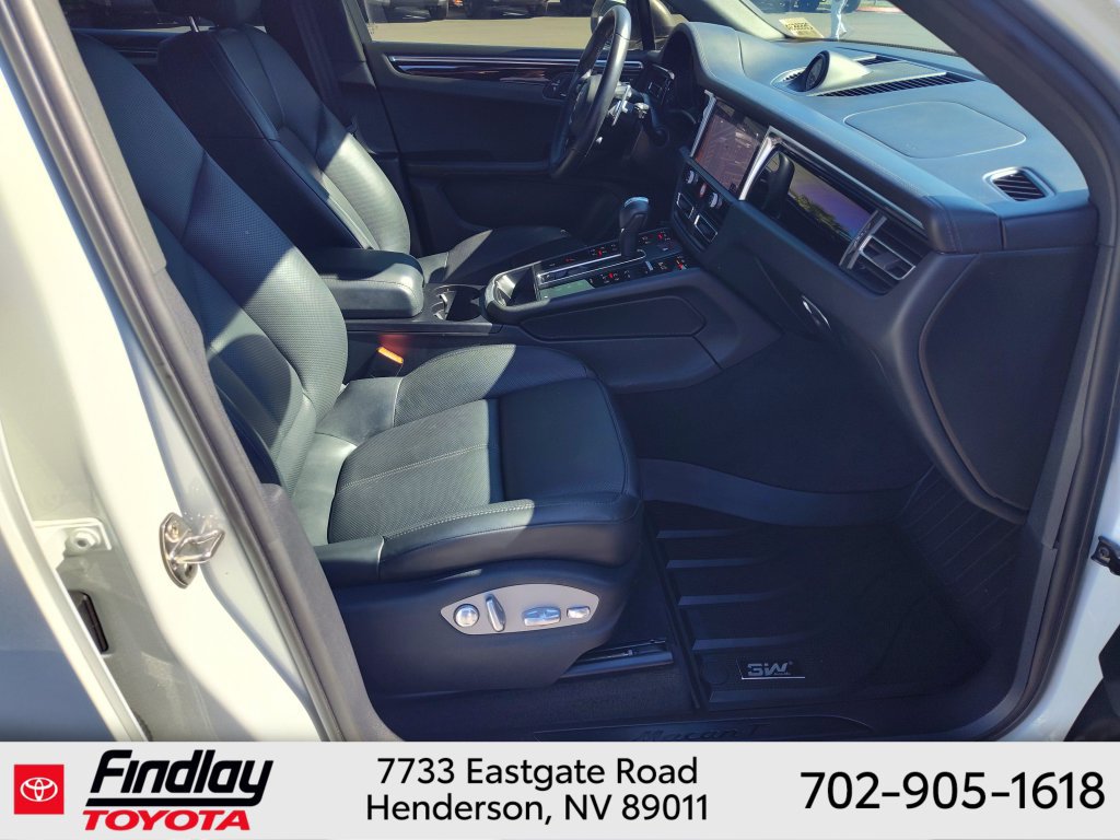 Used 2023 Porsche Macan Turbo AWD/4WD image 14