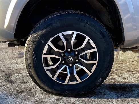 Used 2020 Toyota Tacoma TRD Sport image 7