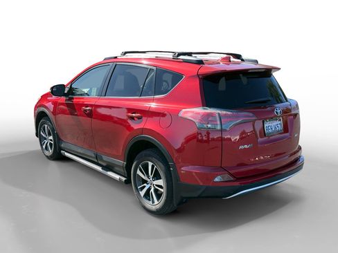 Used 2017 Toyota RAV4 XLE FWD image 3
