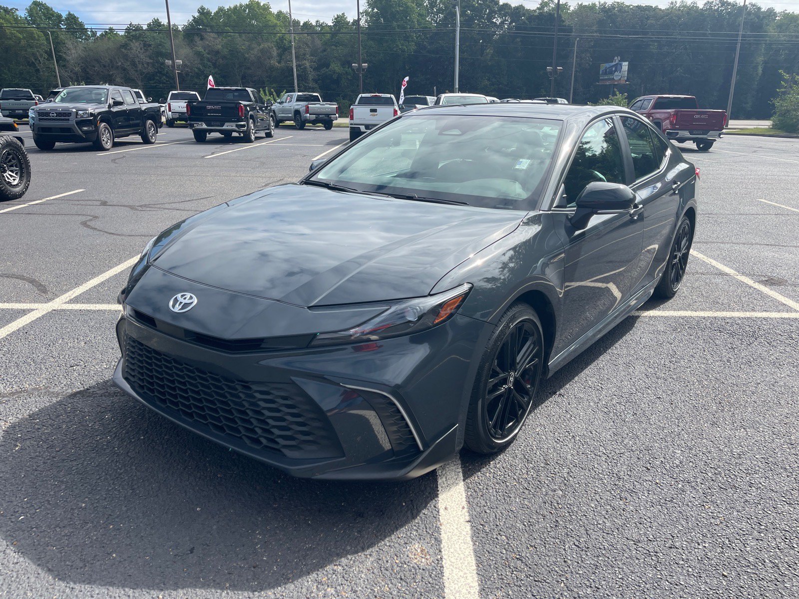Used 2025 Toyota Camry SE w/ Convenience Package FWD image 3