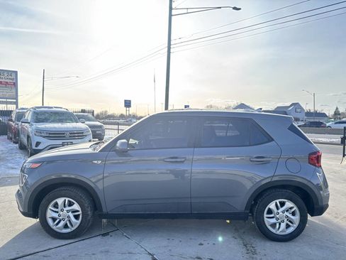 Used 2022 Hyundai Venue SE image 6