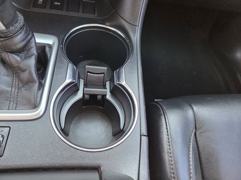 Used 2017 Toyota Highlander XLE image 19