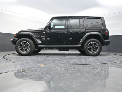 Used 2023 Jeep Wrangler Sahara w/ Cold Weather Group image 26