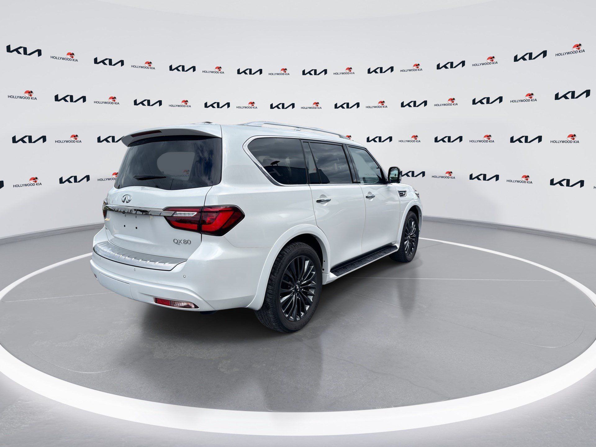 Used 2024 INFINITI QX80 Premium Select w/ Cargo Package AWD/4WD image 8