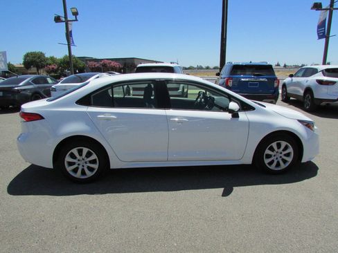 Used 2026 Toyota Corolla LE FWD image 6