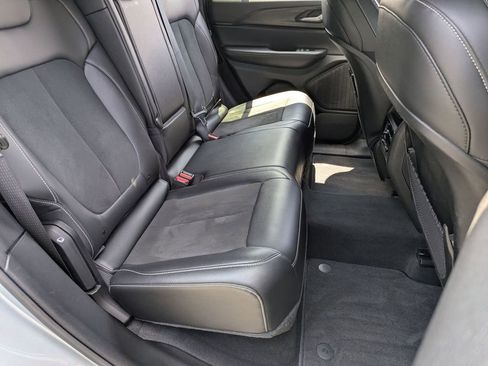 Used 2025 Jeep Grand Cherokee Altitude AWD/4WD image 27