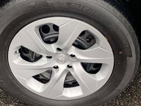 Used 2024 Toyota RAV4 LE image 23