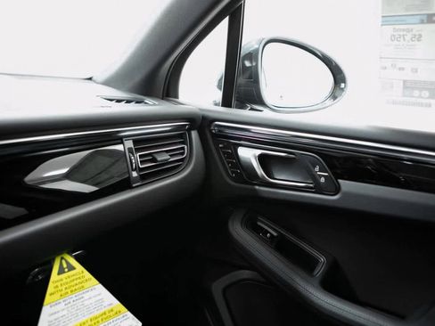 Certified 2025 Porsche Macan image 24
