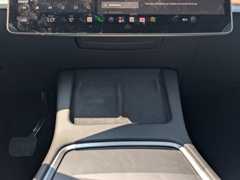 Used 2024 Tesla Model Y Long Range AWD/4WD image 23