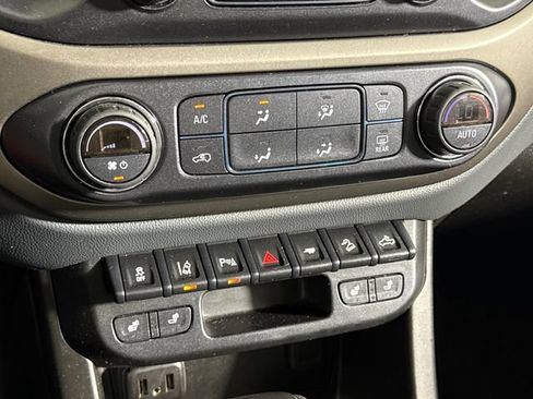 Used 2021 Chevrolet Colorado Z71 w/ Safety Package AWD/4WD image 36
