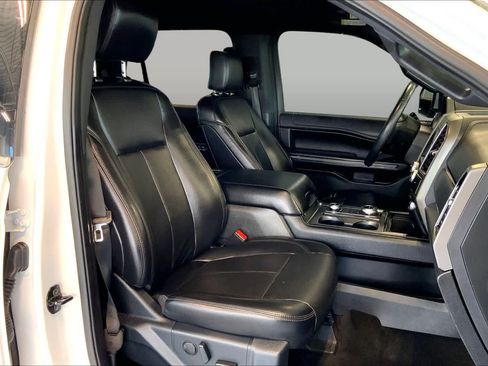 Used 2020 Ford Expedition XLT w/ Equipment Group 202A AWD/4WD image 9
