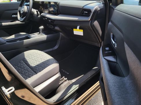 New 2026 Nissan Kicks SV w/ SV Premium Package FWD image 10