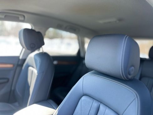 Used 2023 Audi Q5 2.0T Premium w/ Convenience Package image 15