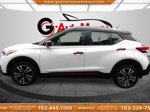 Used 2019 Nissan Kicks SV image 8