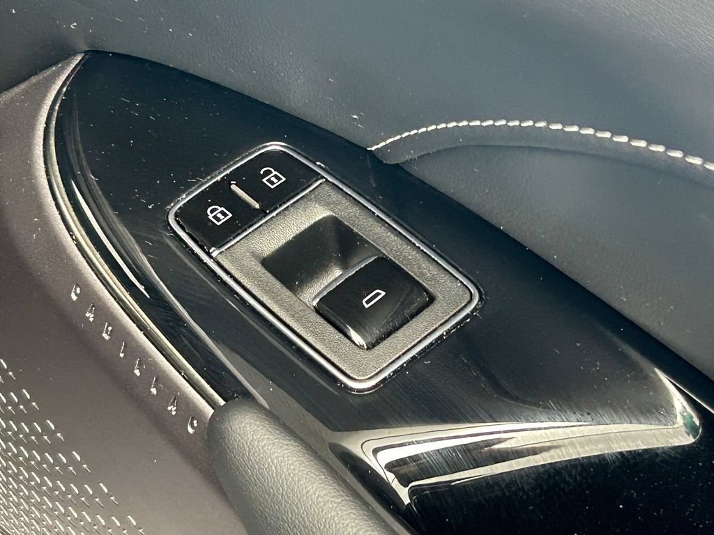 Used 2024 Cadillac Lyriq Tech RWD image 15
